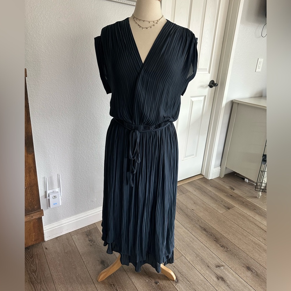 Currant Air navy silk dress size Large.